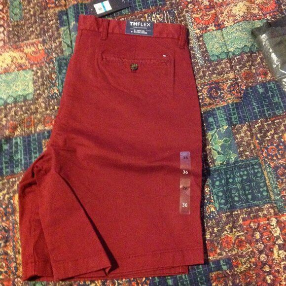 Tommy Hilfiger men's 36" Waist - 9" Inseam Flex Shorts - New with Tags - Picture 1 of 6